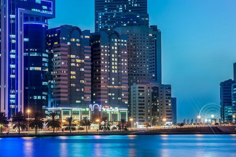 Гостиница Golden Tulip Sharjah в Шардже