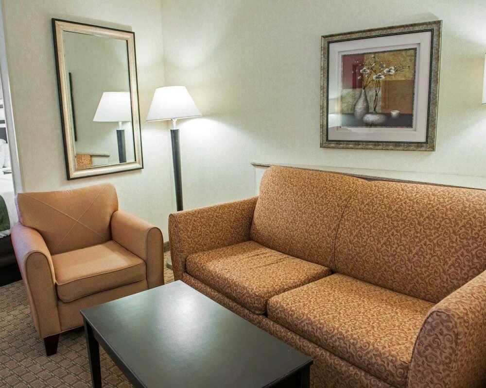 Фото Comfort Suites Southport