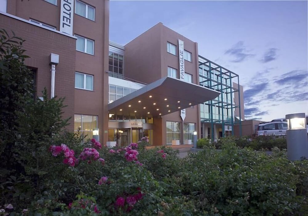 Фото отеля 1