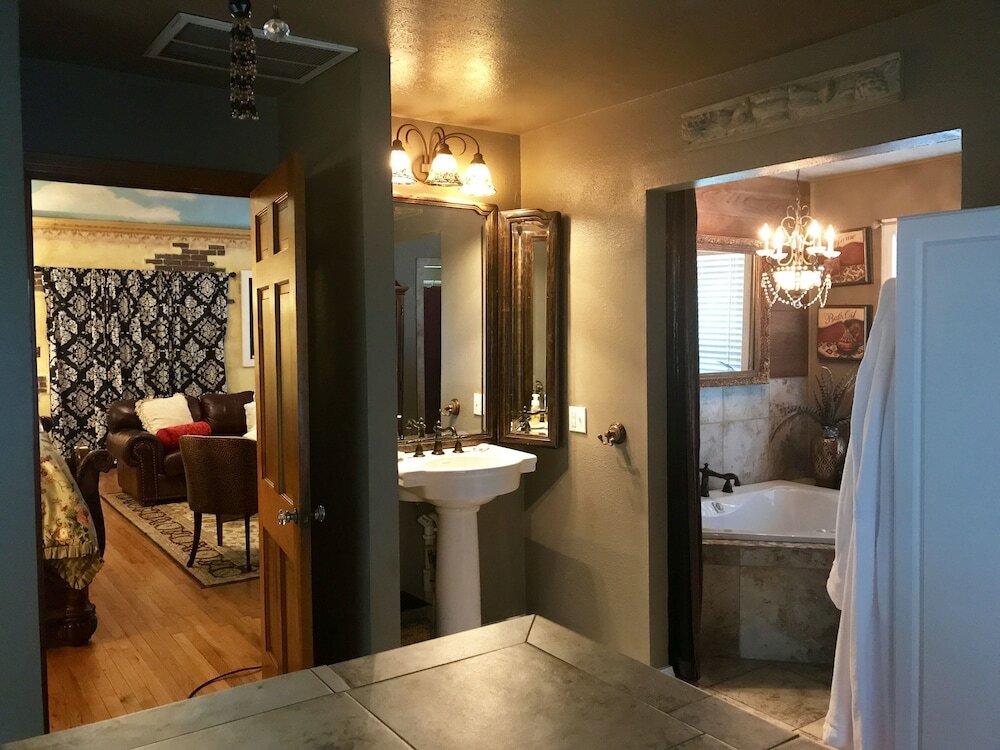 Фото The Old Liberty Schoolhouse