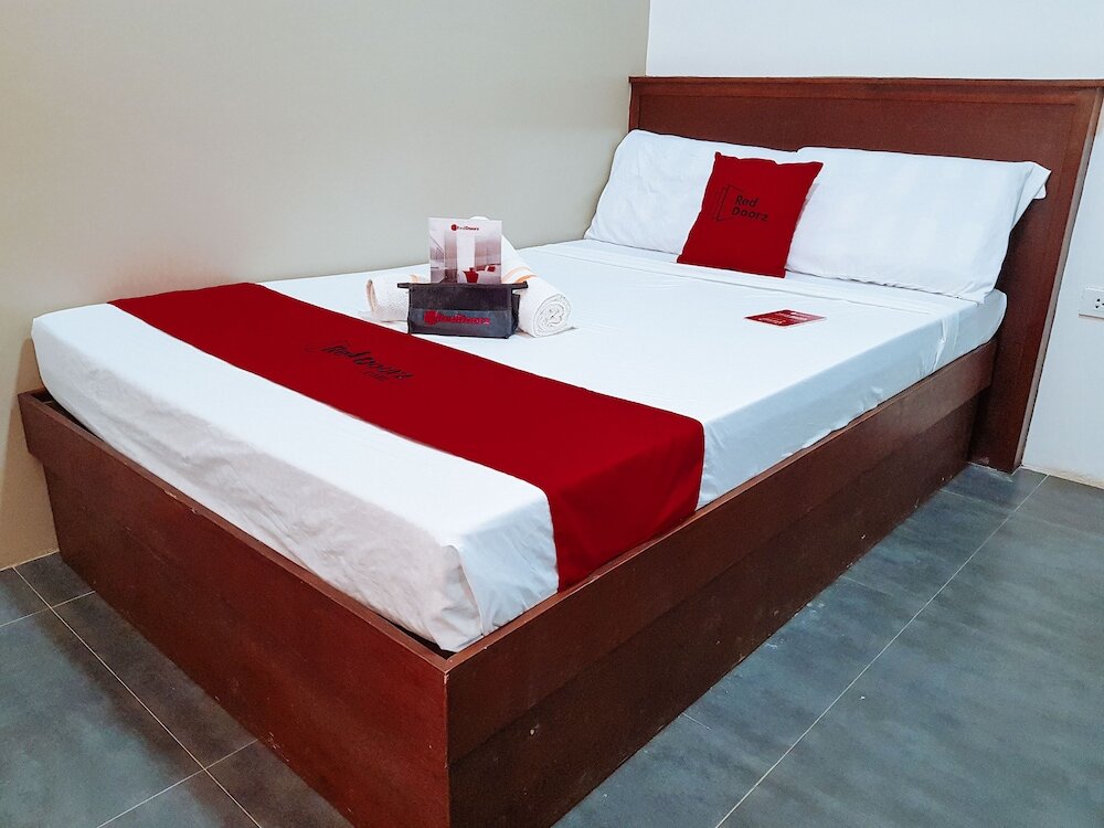 Фото RedDoorz @ Caimito Drive Dampas