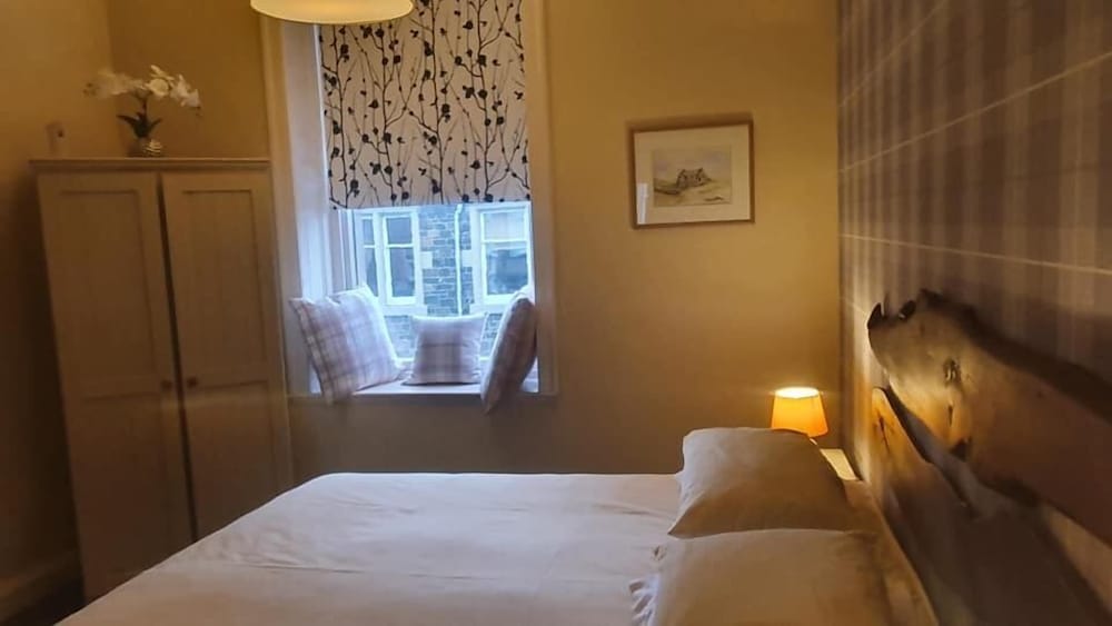 Фото The Neidpath Inn