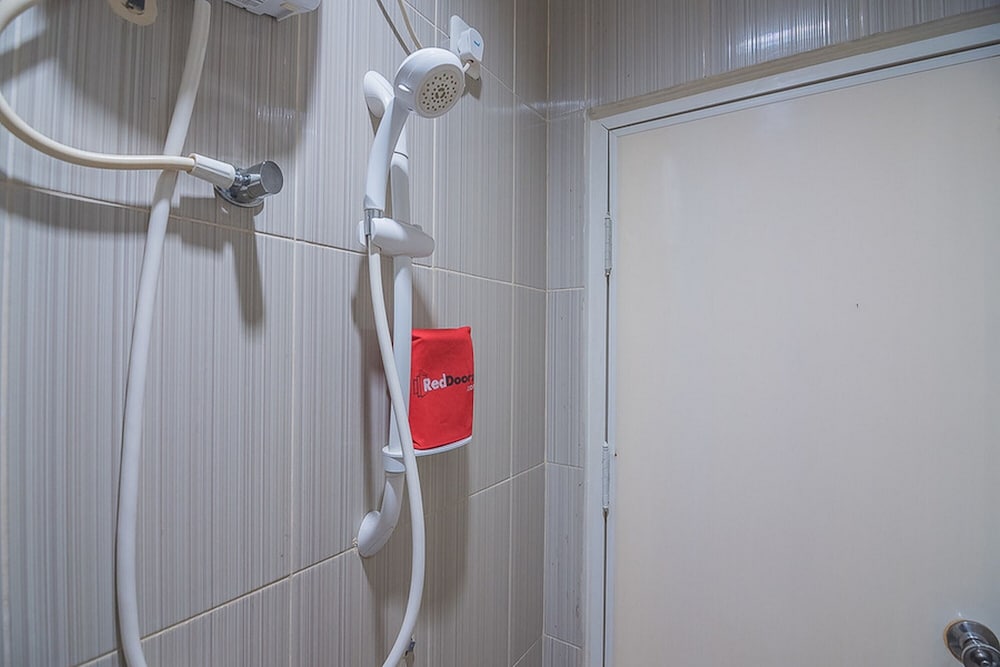 Фото RedDoorz near Nagoya Citywalk Batam 2