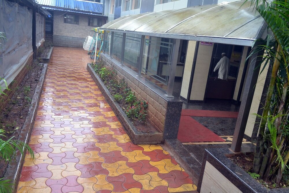 Фото Hotel Rahil Plaza