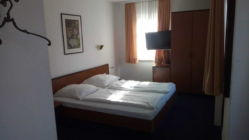 Фото Hotel Loewensteiner Hof Haus am Neuplatz