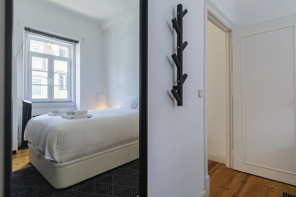 Фото Sunny & Quiet Lisbon Apartment
