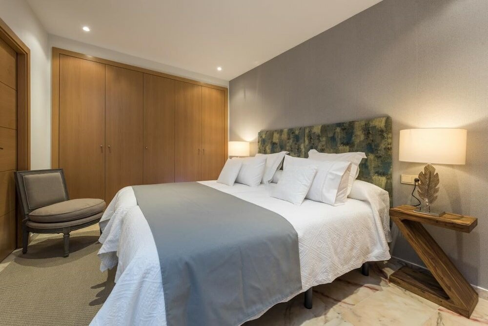 Фото Brand New 2 Bd Apartment Near Cathedral - Vinuesa II