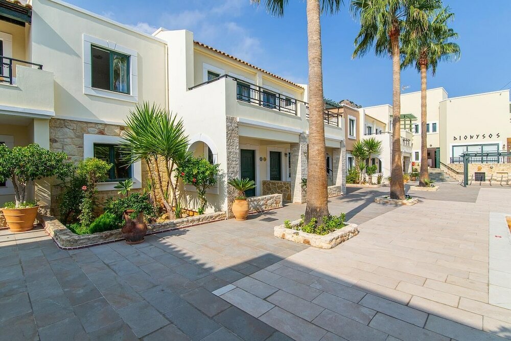 Фото Dionysos Apartments & Studios