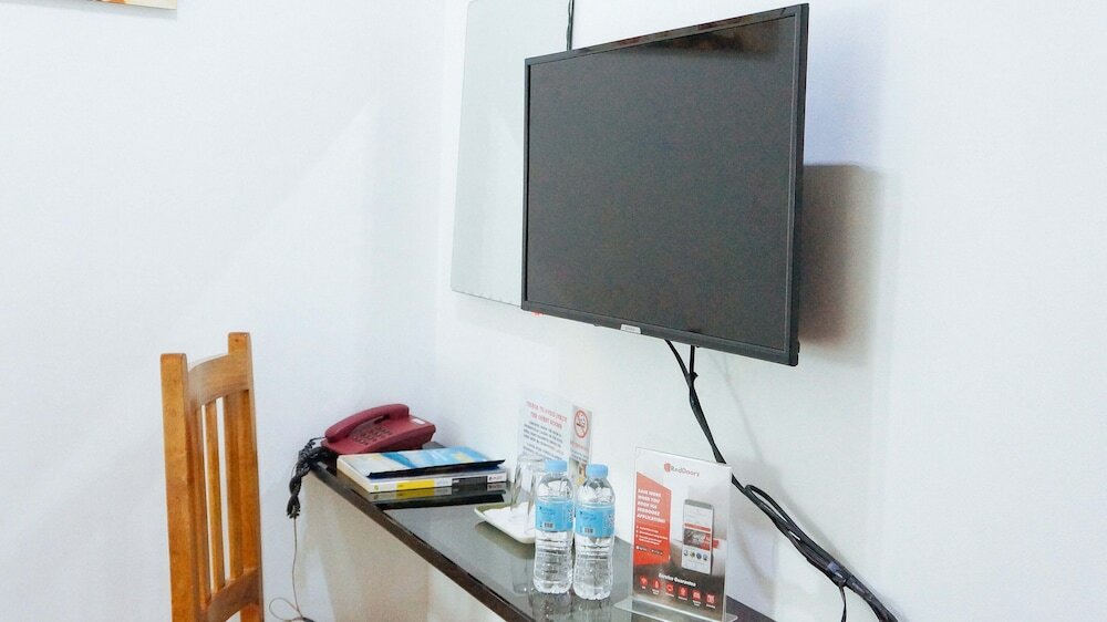 Фото RedDoorz @ Humayhumay Road Lapulapu