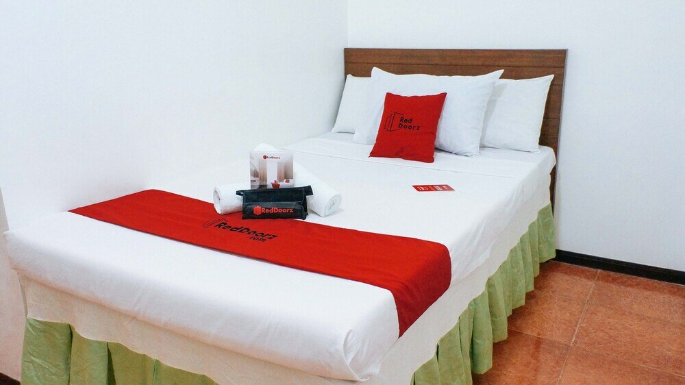 Фото RedDoorz @ Humayhumay Road Lapulapu