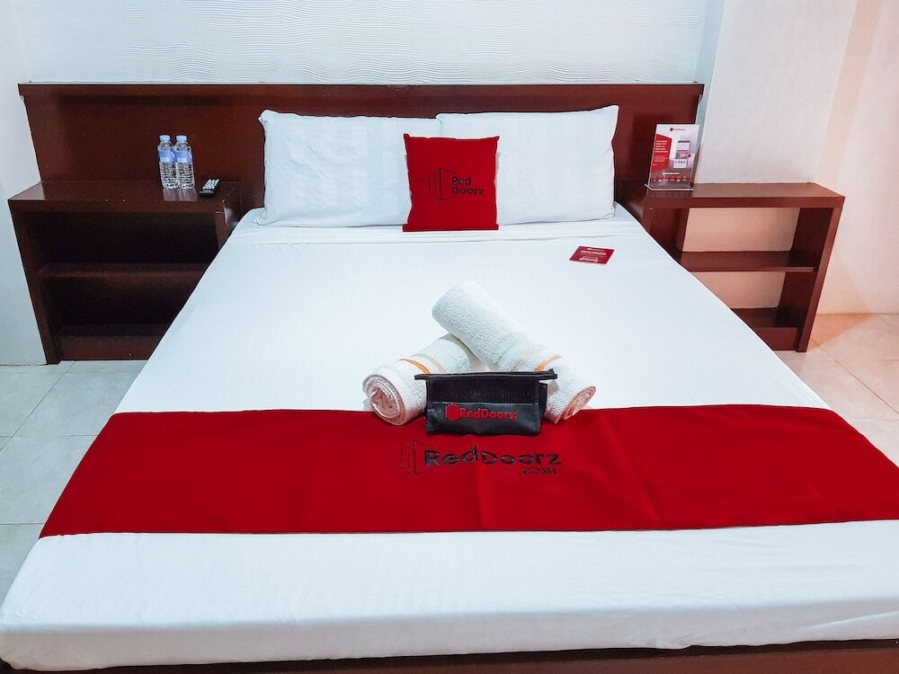 Фото RedDoorz @ Caimito Drive Dampas