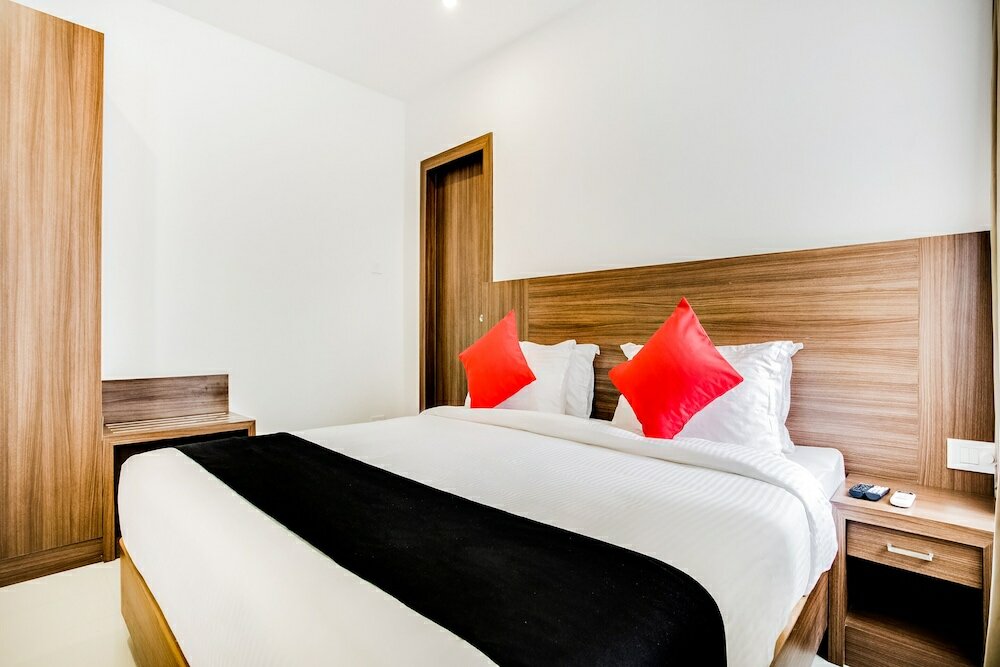 Фото Capital O 60558 Hotel Midhuna International