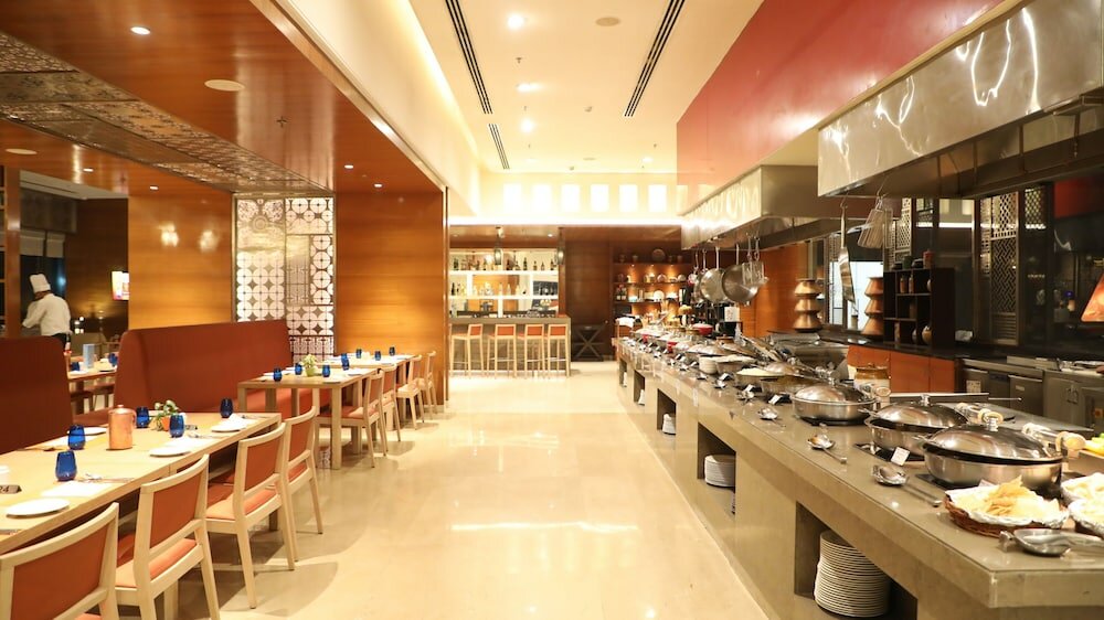 Фото Hilton Garden Inn Lucknow