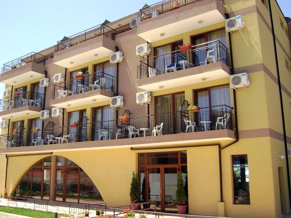 Фото отеля 1