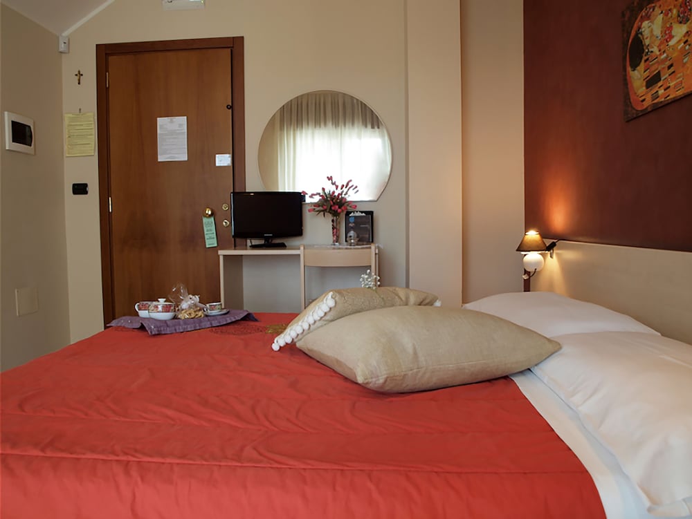 Фото L'incontro Suite B&b