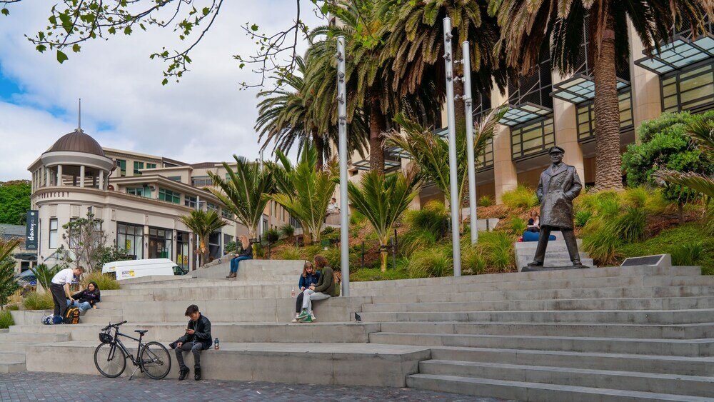 Фото Elegant Apartment With City View