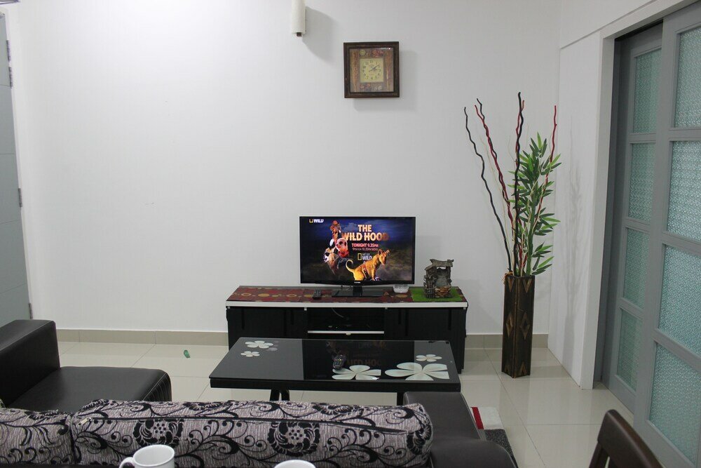 Фото City Living with Panoramic Sea Views at Danga Bay