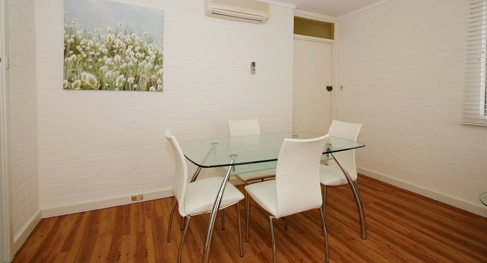 Фото Malibu Apartments