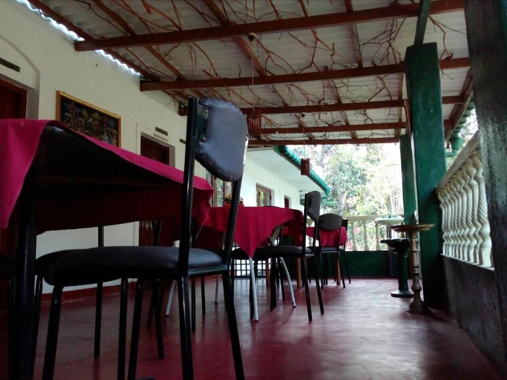 Фото Lizzie Villa Guest House