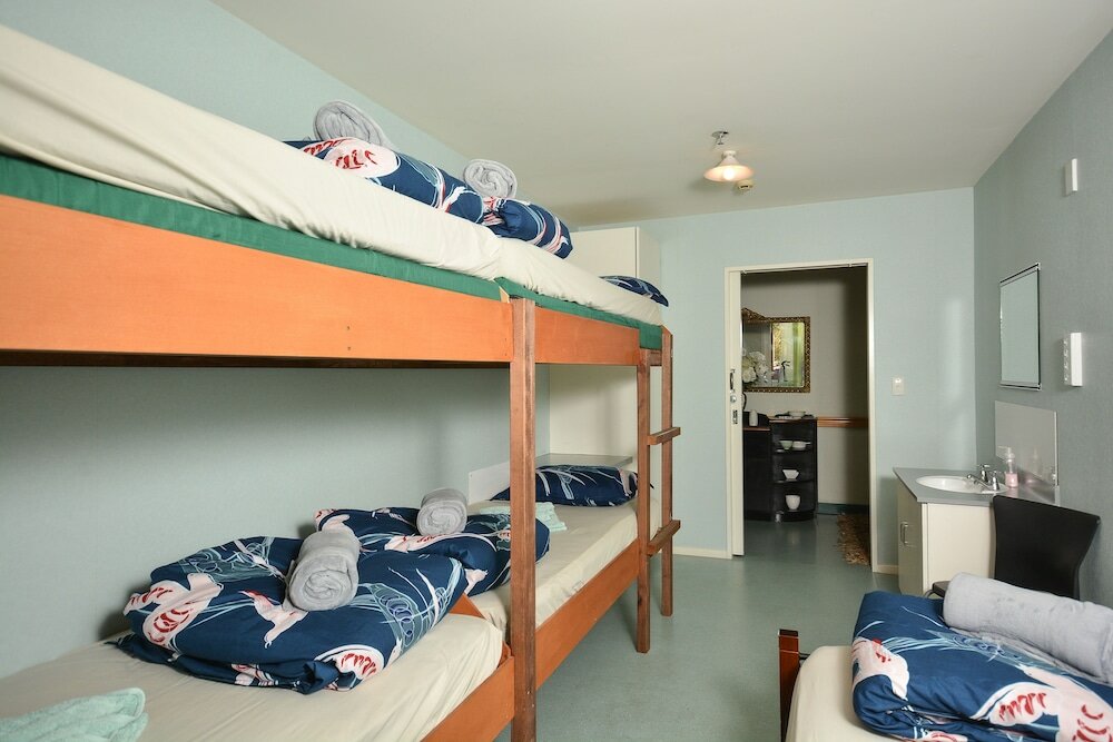 Фото Piwaka Lodge and Backpackers