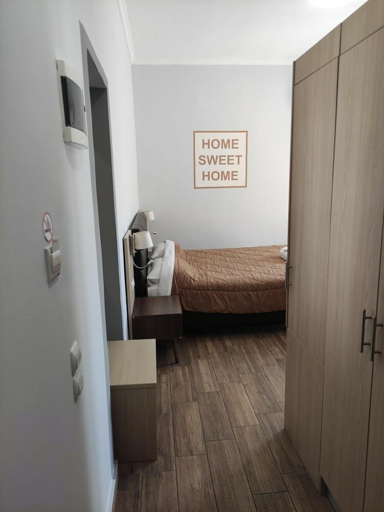 Фото Mastic Point Studios