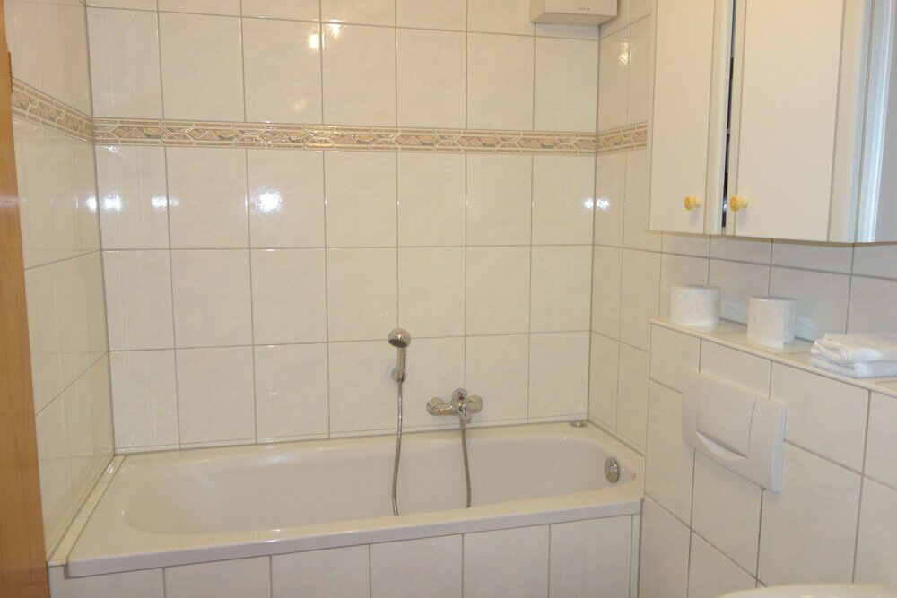 Фото Tolstov-Hotels Big 2 Room Roßstrasse Apartment