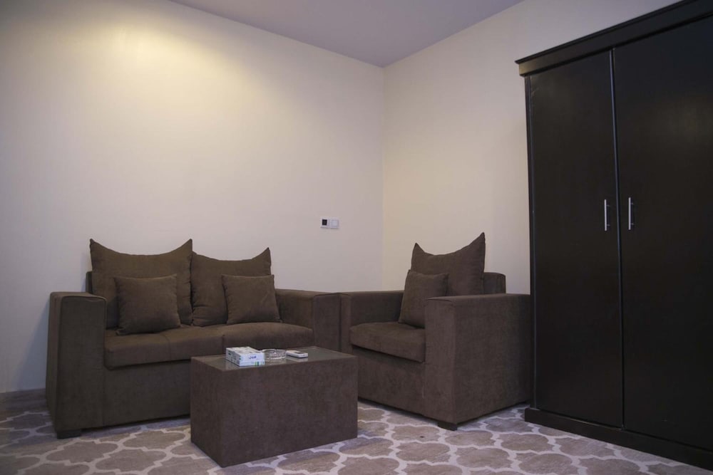 Фото Al Eairy Furnished Apartments Qassim 4