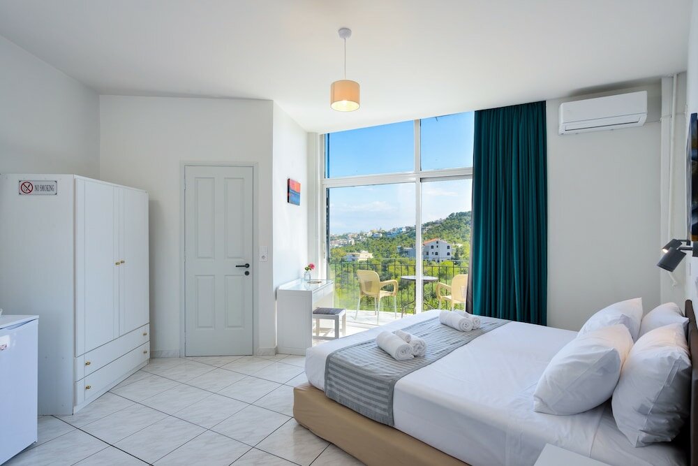 Фото Loucerna Suites Chania