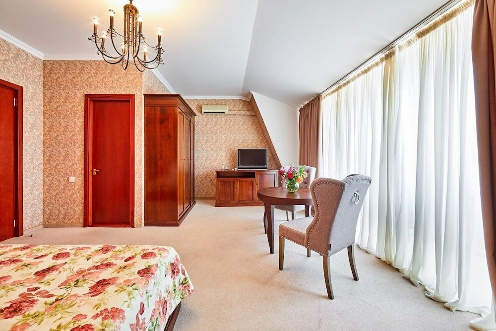 Фото Ambassadori Hotel