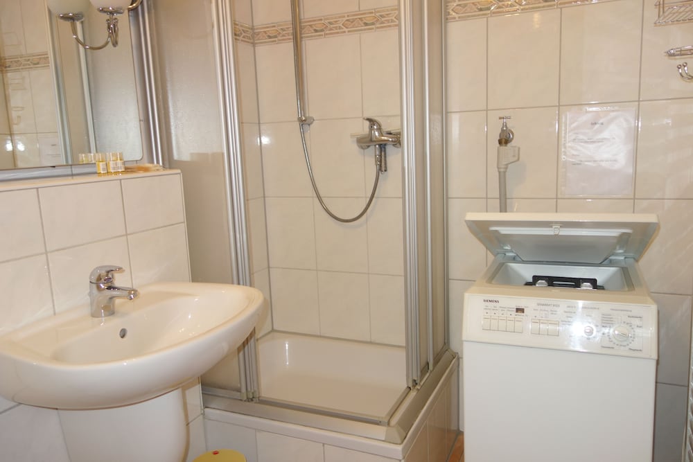 Фото Tolstov-Hotels Big 2 Room Roßstrasse Apartment