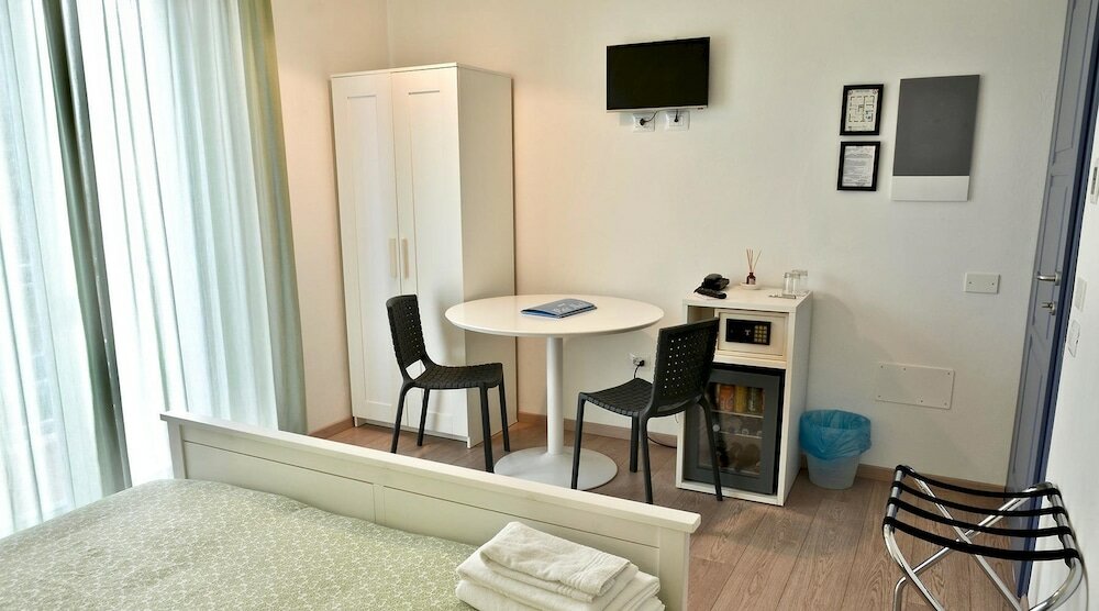 Фото Petit Hotel