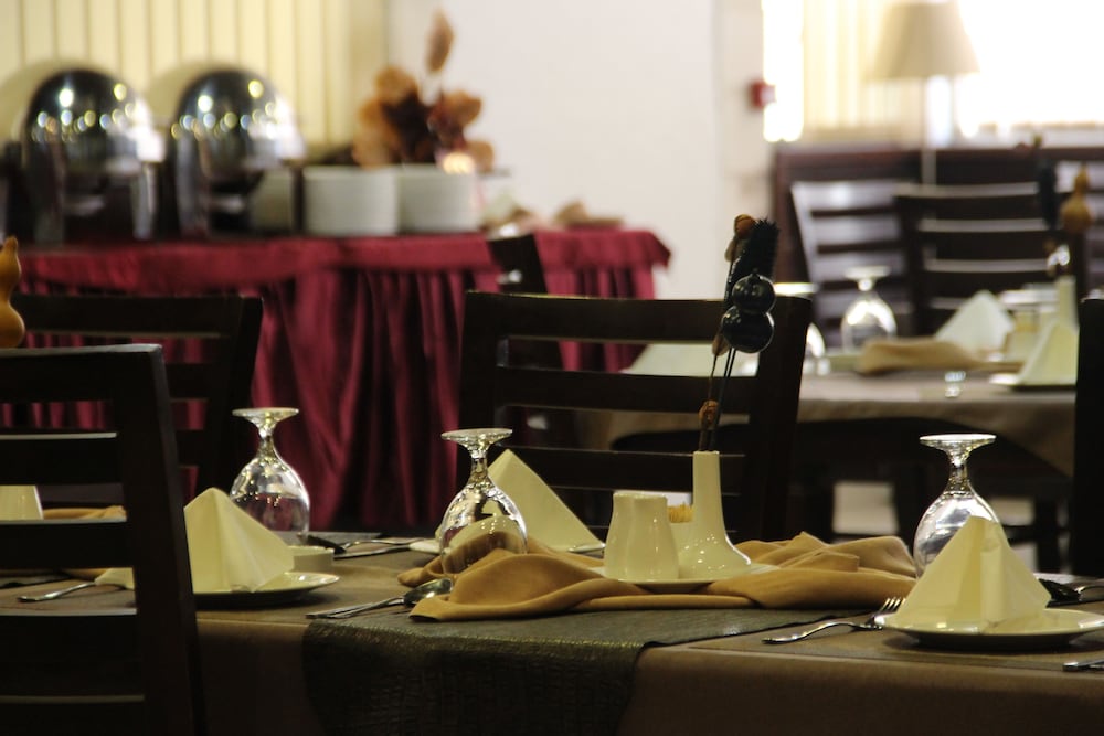 Фото Jawabreh Hotel & Suites