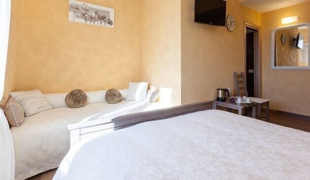 Фото Domus Solis San Pietro