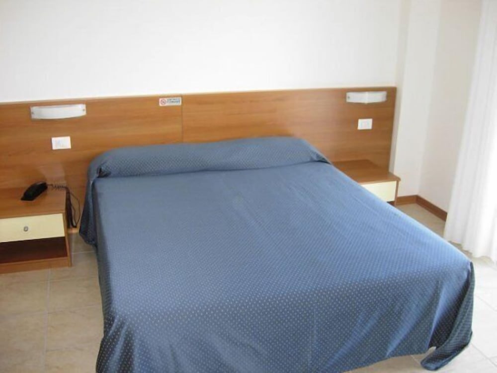 Фото Hotel Ivana