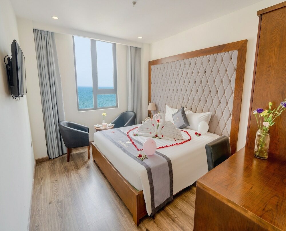 Фото Royal Charm Hotel