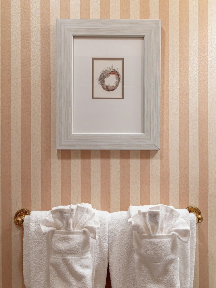 Фото Chateau Inn and Suites