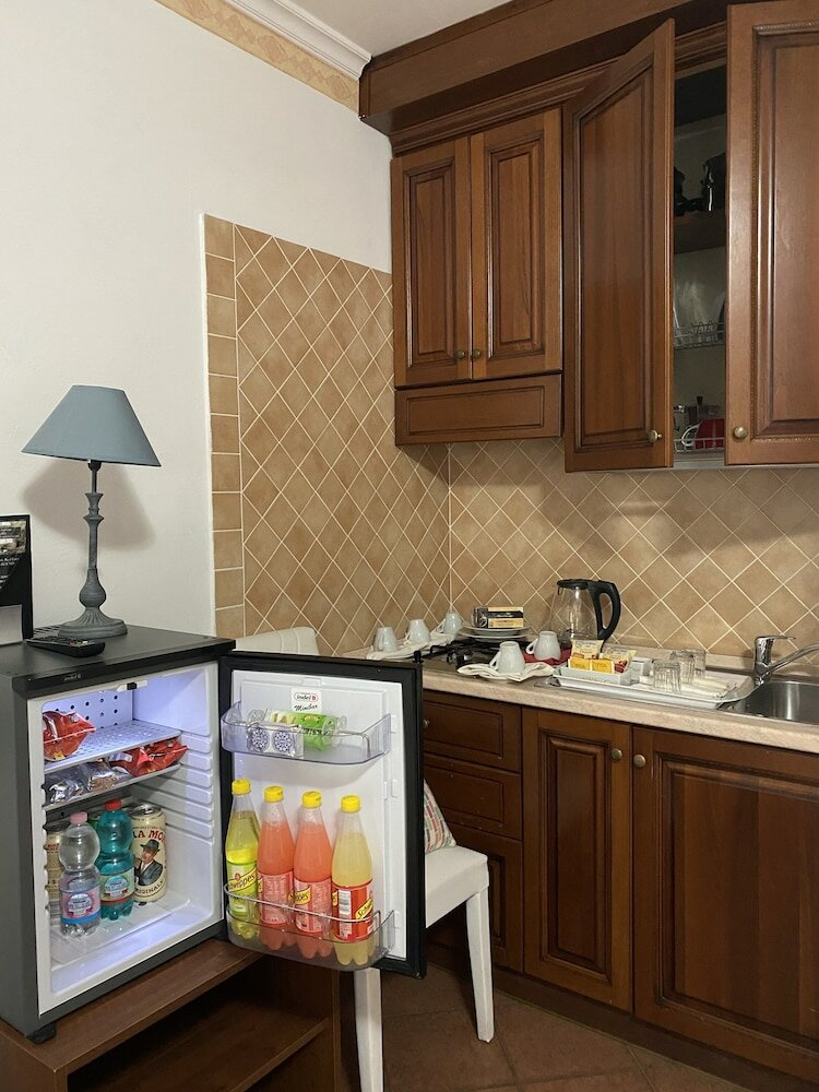 Фото Euro House Inn Airport Hotel & Residence