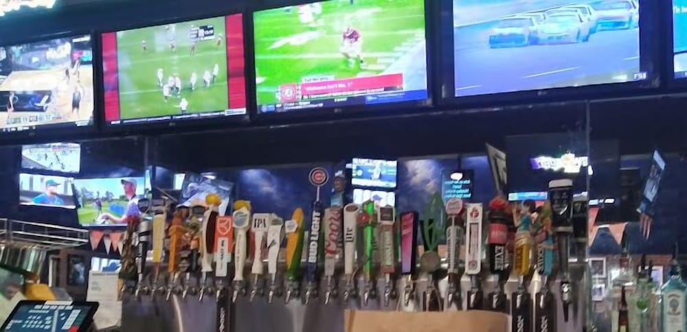 Фото Adventureland Inn