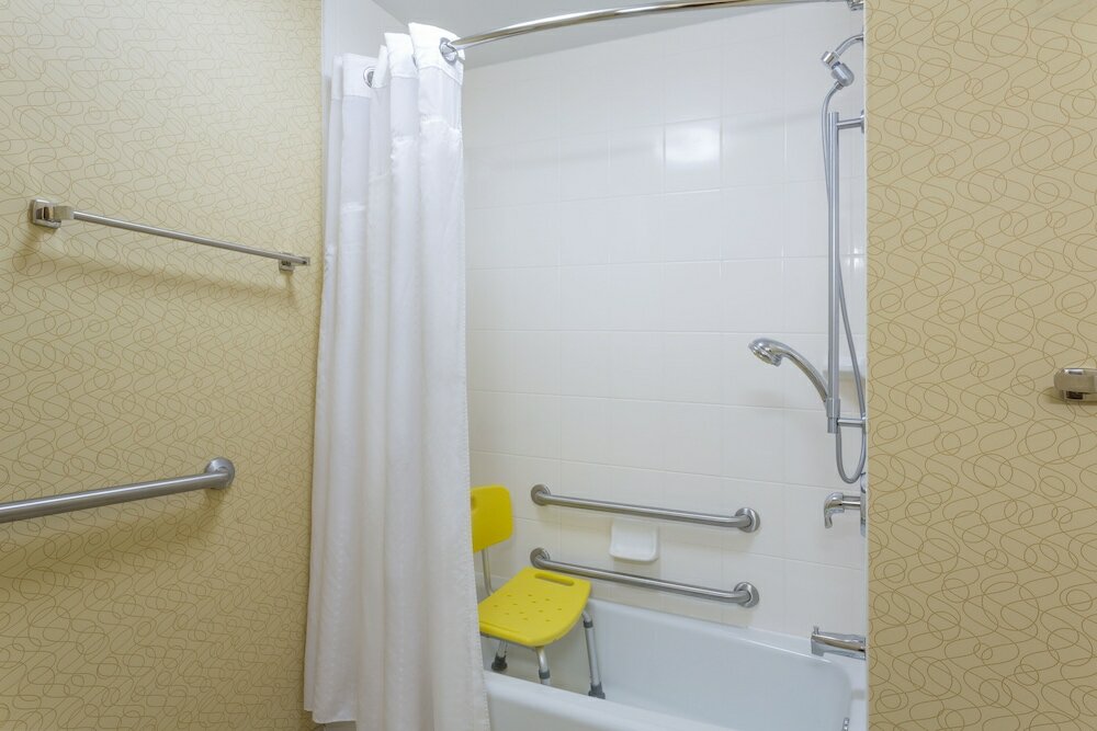 Фото Holiday Inn Express Tower Center, an Ihg Hotel