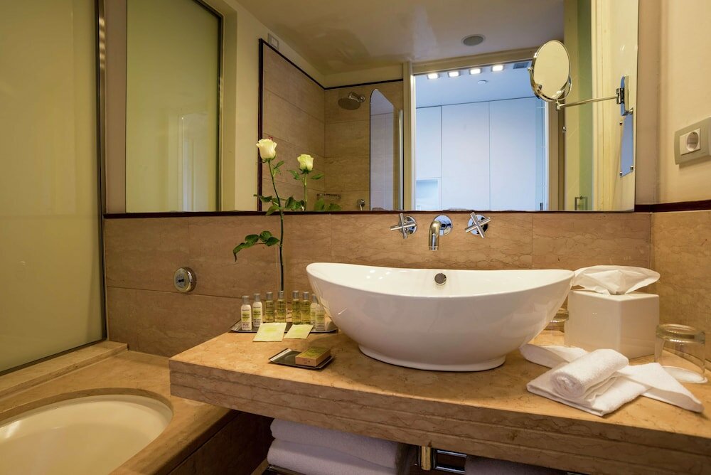 Фото DoubleTree by Hilton Florence Metropole