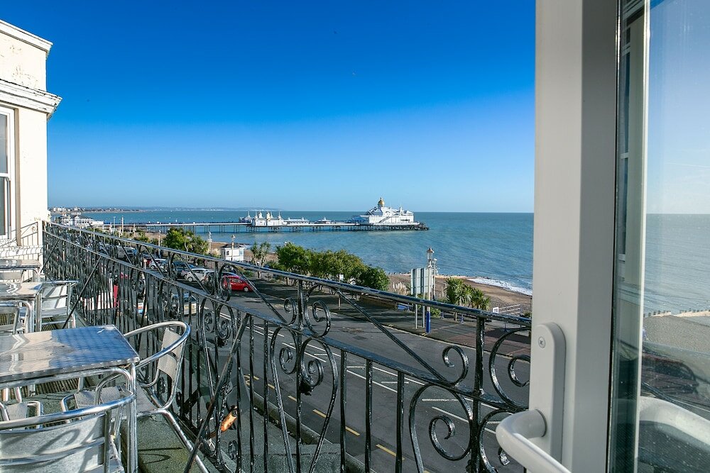 Фото The Cumberland Hotel