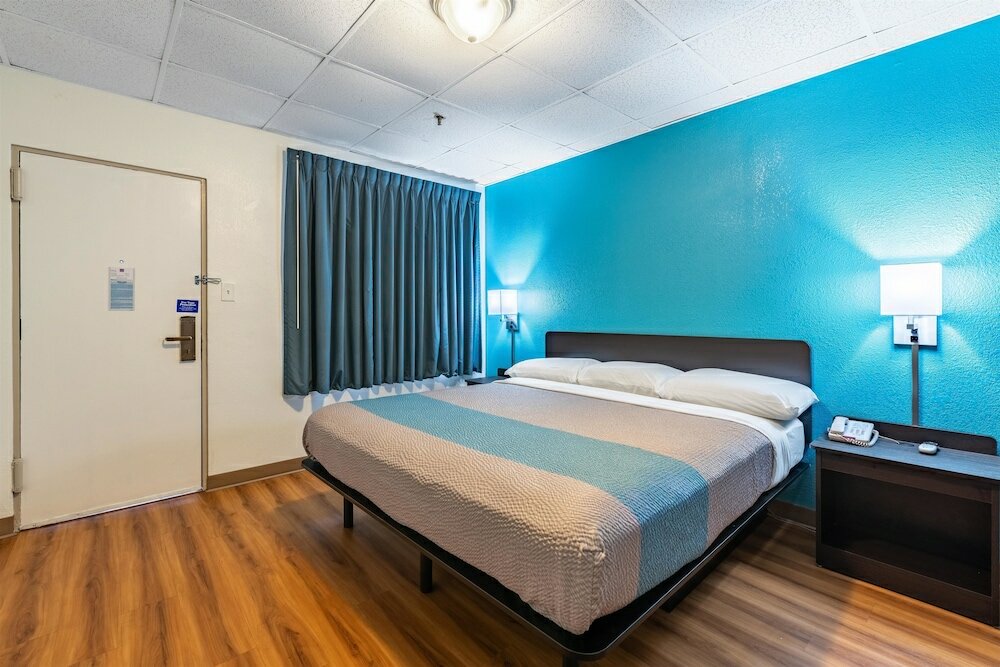 Фото Motel 6 Elmsford, Ny - White Plains