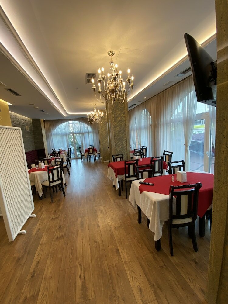 Фото The Red Bricks Hotel