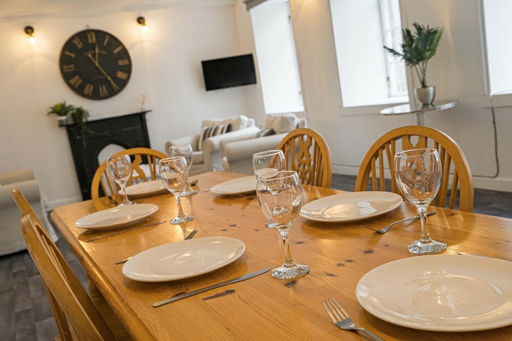 Фото Royal Mile 5 Br Apartment nr Castle