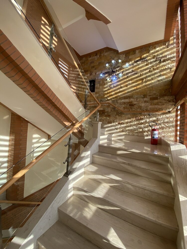 Фото The Red Bricks Hotel