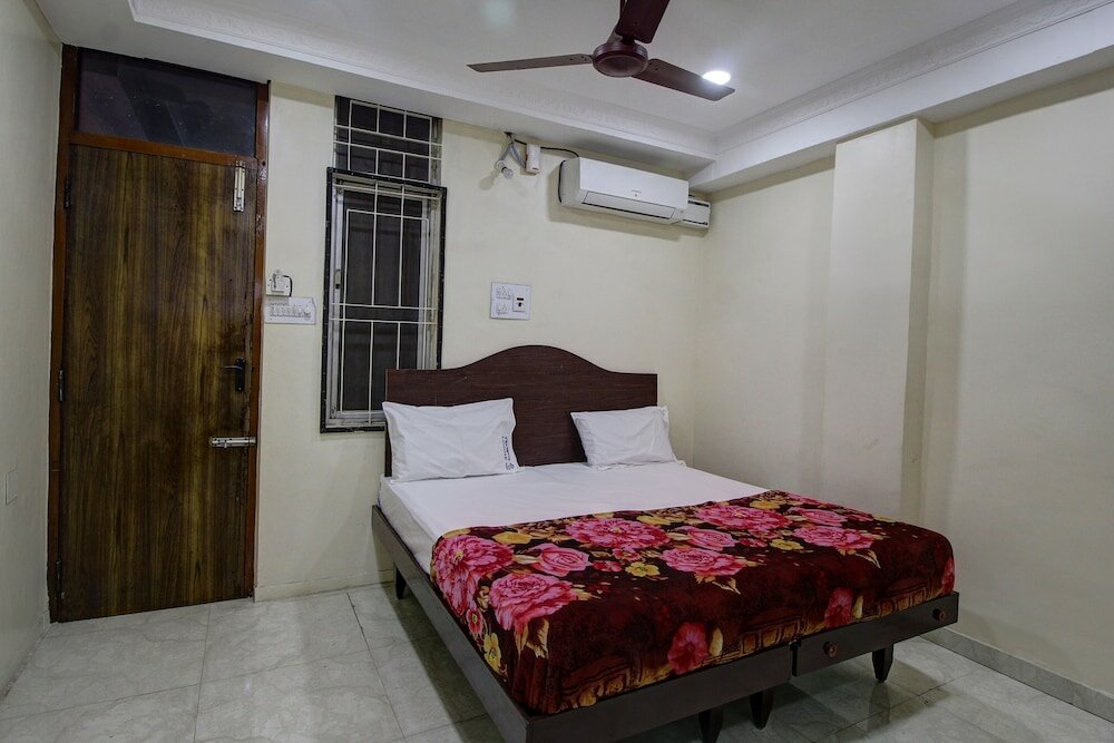 Фото Spot On 45084 Hotel Navaratna Deluxe