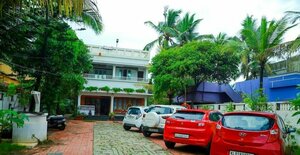 Гостиница Nutshell Airport Retreat by the Sea