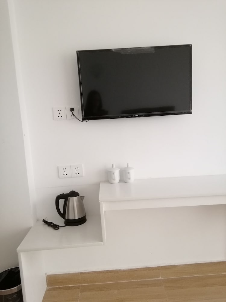 Фото Golden Bay Hotel