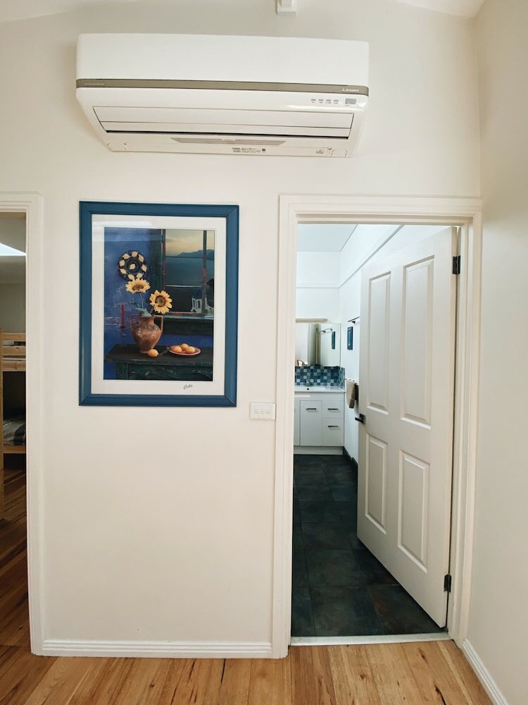 Фото Wonboyn Cabins & Caravan Park