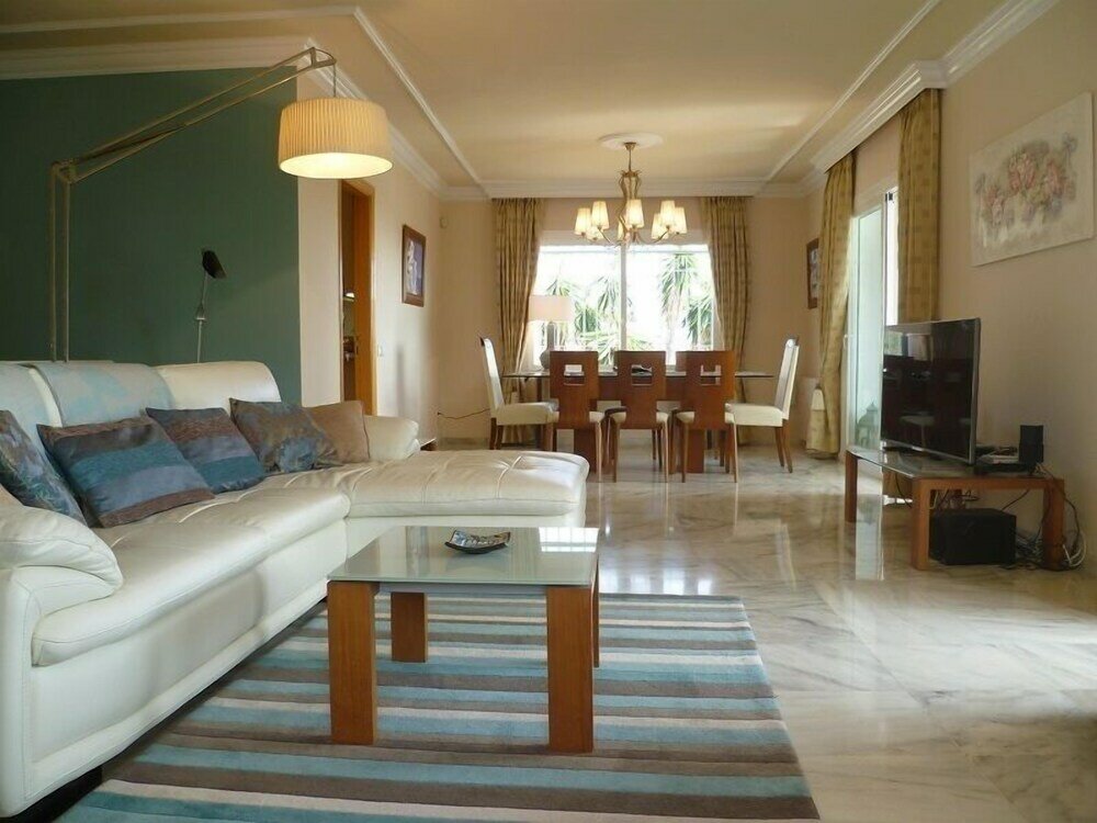 Фото Great Villa Close To Beach - Marbella